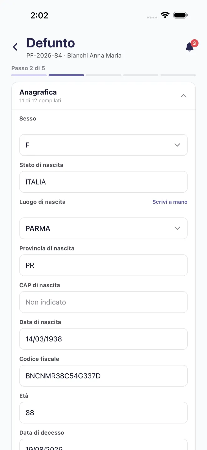 La compilazione a passi della pratica dal telefono: il passo Defunto con i campi da riempire